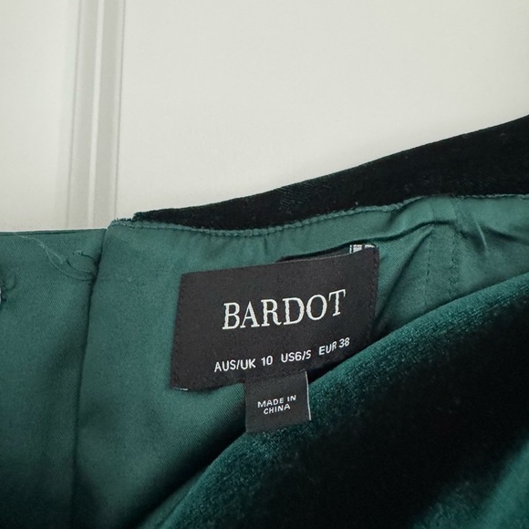 NEW Bardot women’s Off-The-Shoulder Sweetheart Velvet sheath Dress small 4 6 - Picture 8 of 10